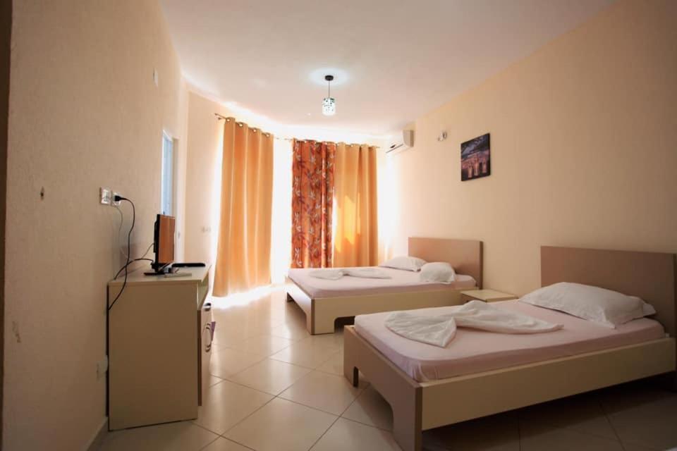 Hotel Comfort Shëngjin Екстериор снимка
