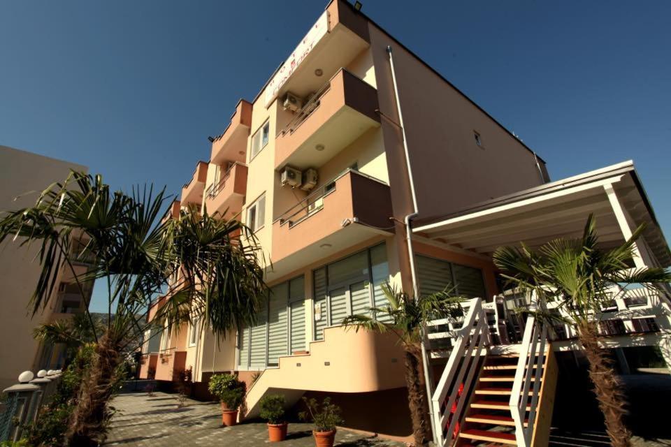 Hotel Comfort Shëngjin Екстериор снимка