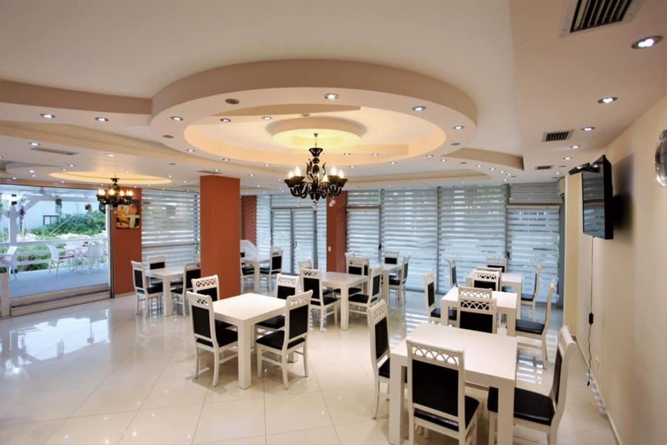 Hotel Comfort Shëngjin Екстериор снимка
