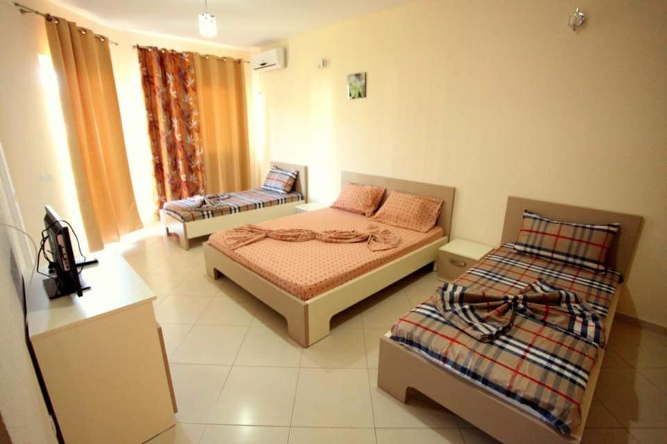 Hotel Comfort Shëngjin Екстериор снимка