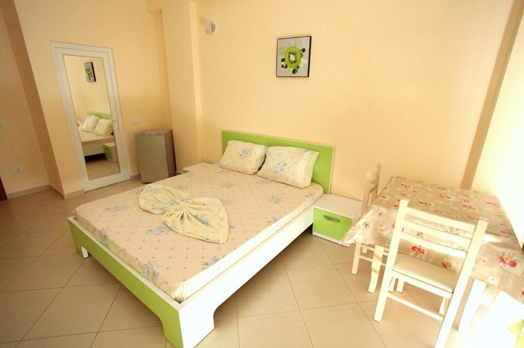 Hotel Comfort Shëngjin Екстериор снимка