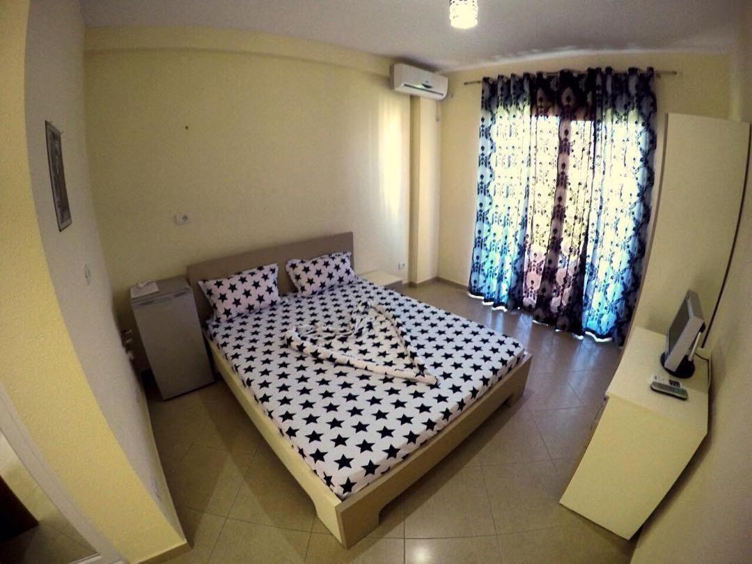Hotel Comfort Shëngjin Екстериор снимка
